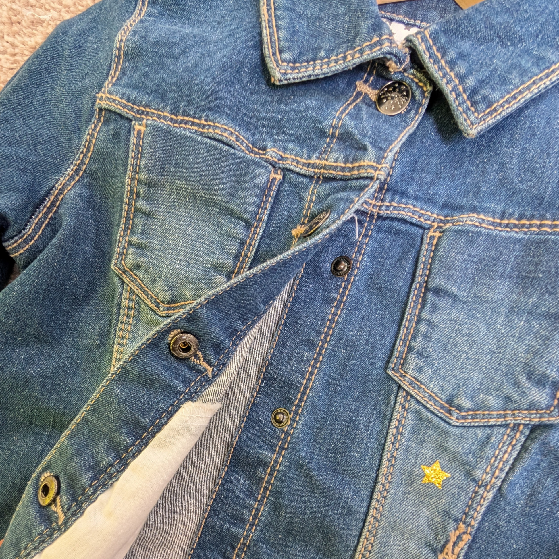 denim-jacket-front-popper-buttons-look-like-real-jeans-buttons-front-image