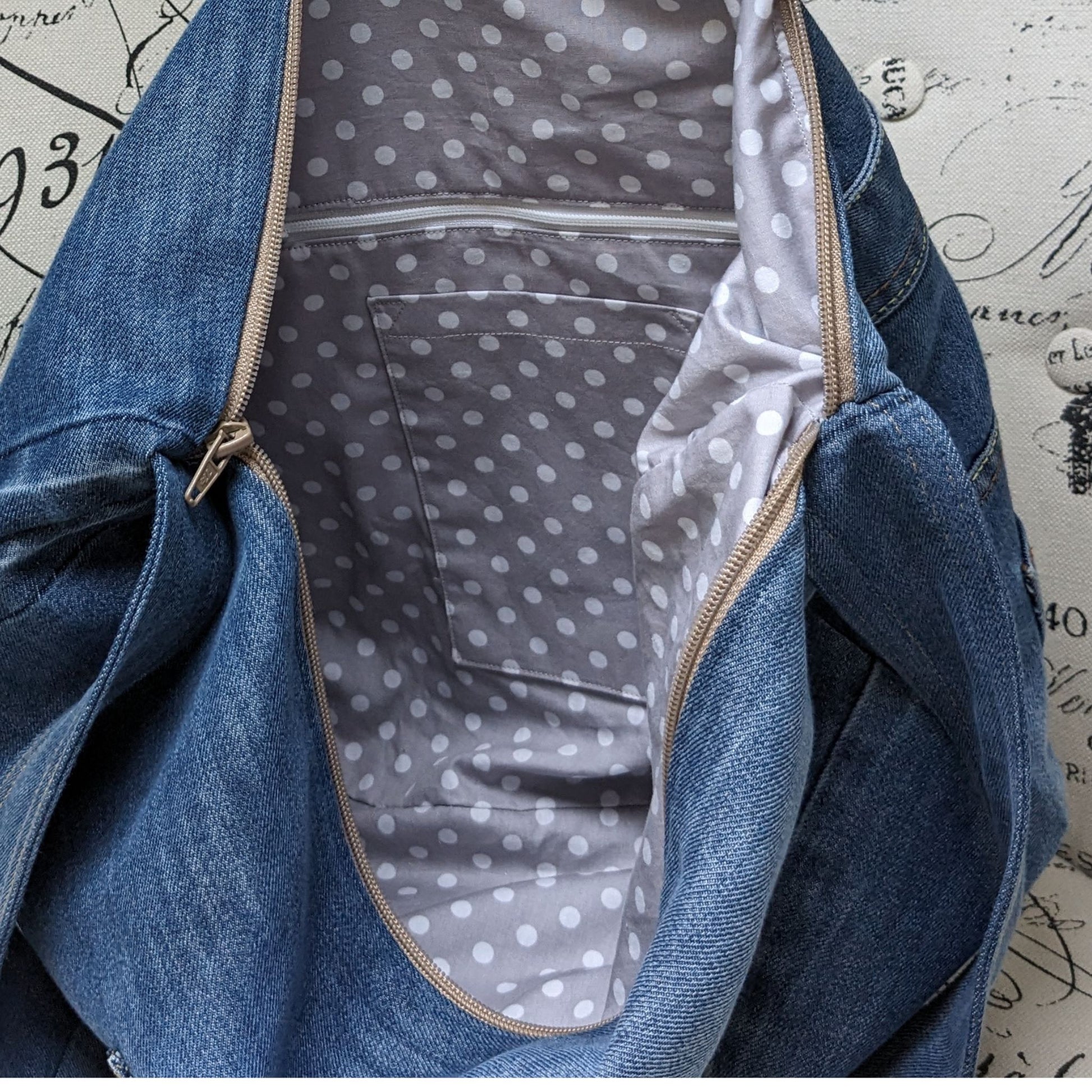 Upcycled-Jeans-Shoulder-Handbag-inside-zip-pocket-mobile-pocket