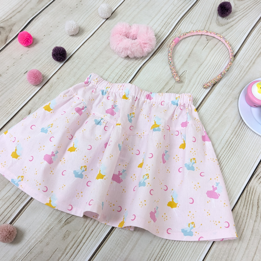 Flatlay-Close-up-fairy-pattern-skirt-hair-acessories-props