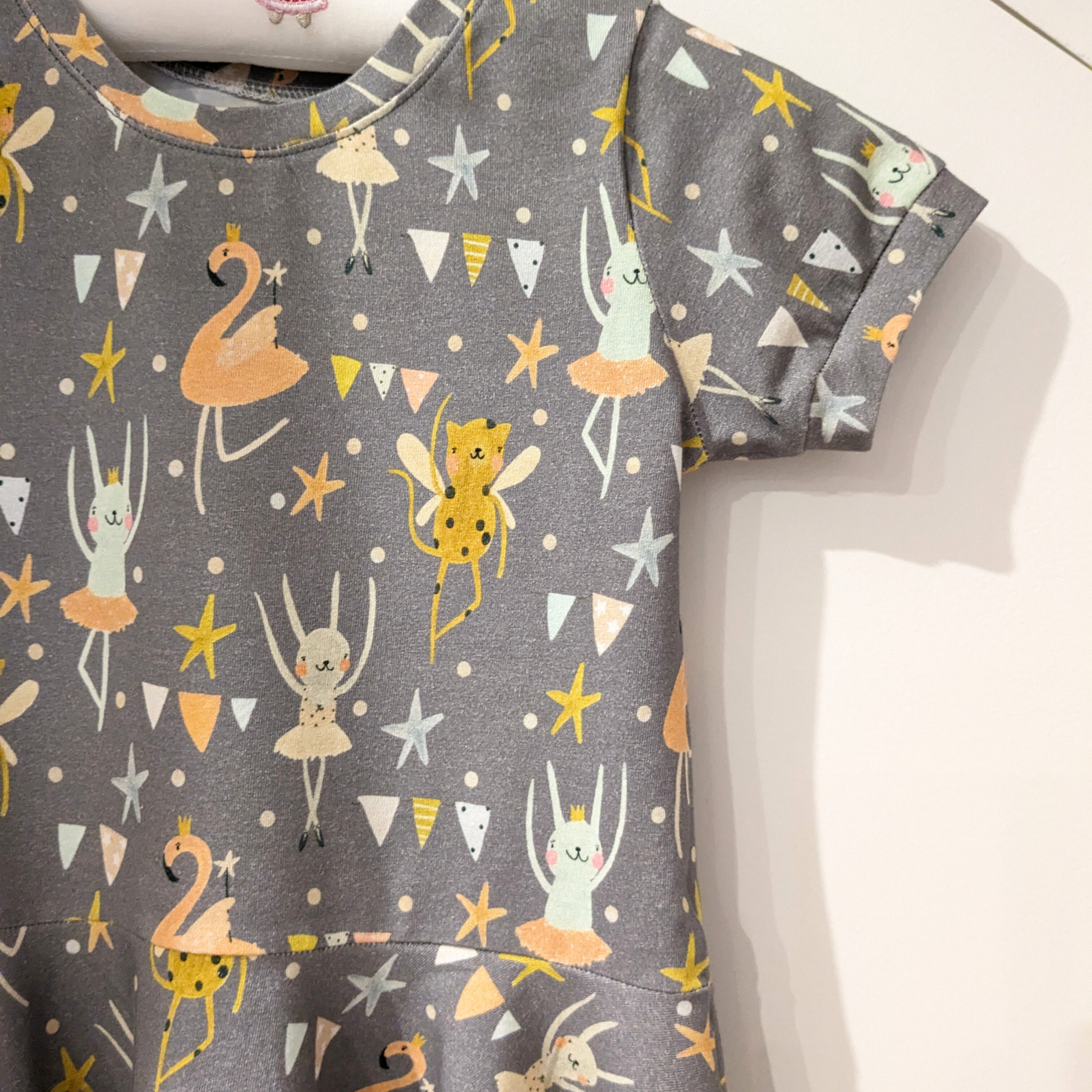 close-up-short-sleeve-animals-ballerinas