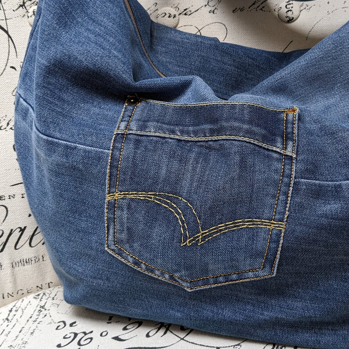 Upcycled-Jeans-Shoulder-Handbag-close-up-back-pocket